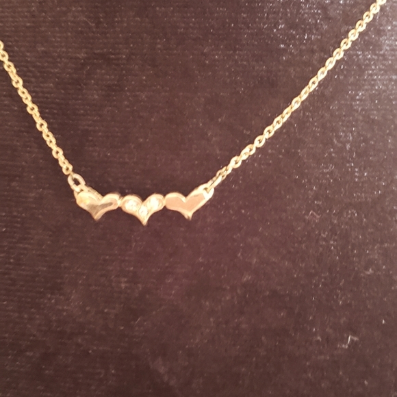 Goldtone 3 heart necklace - Picture 2 of 6